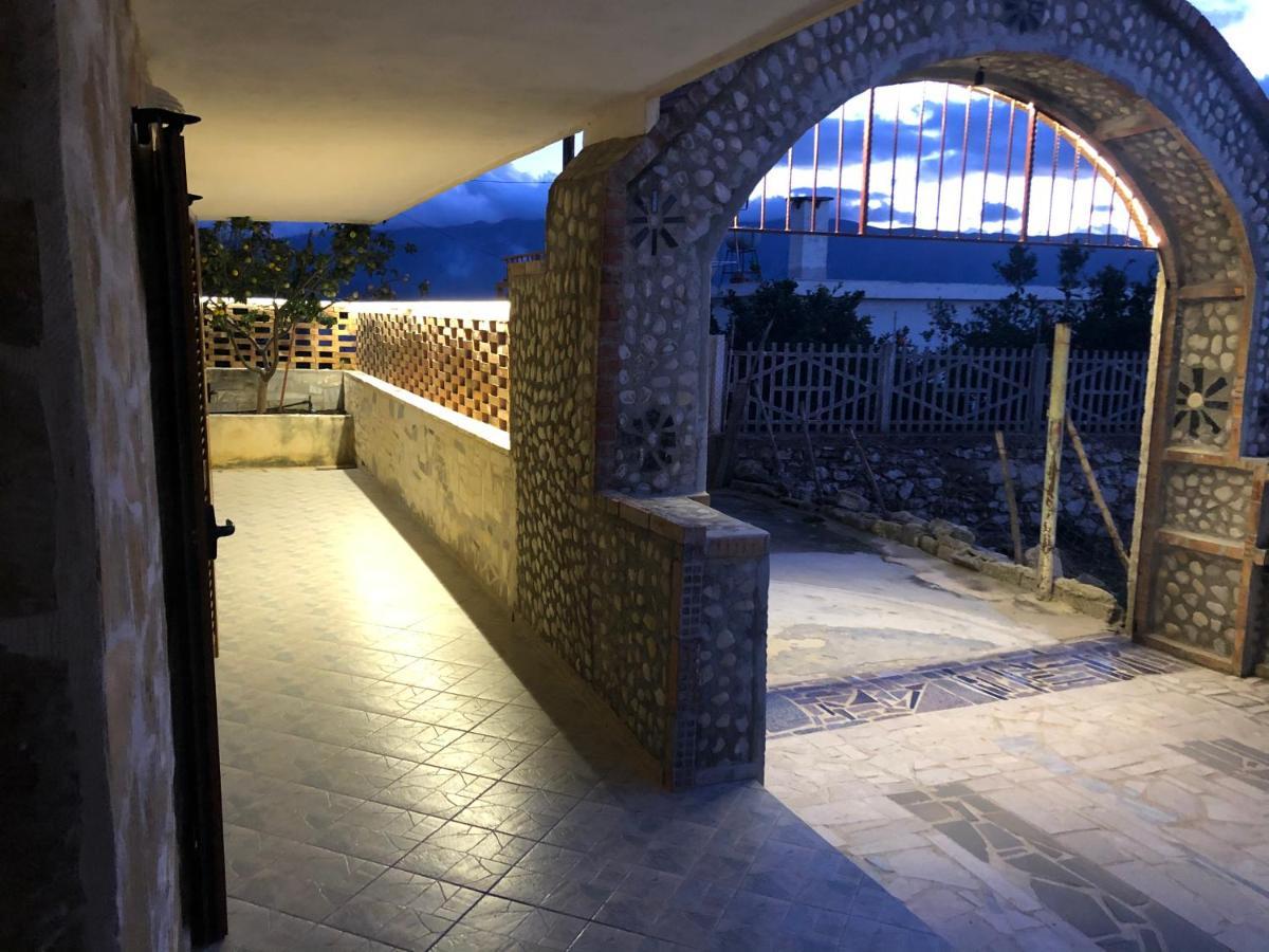 The Sunset Villa Leven فلورا المظهر الخارجي الصورة