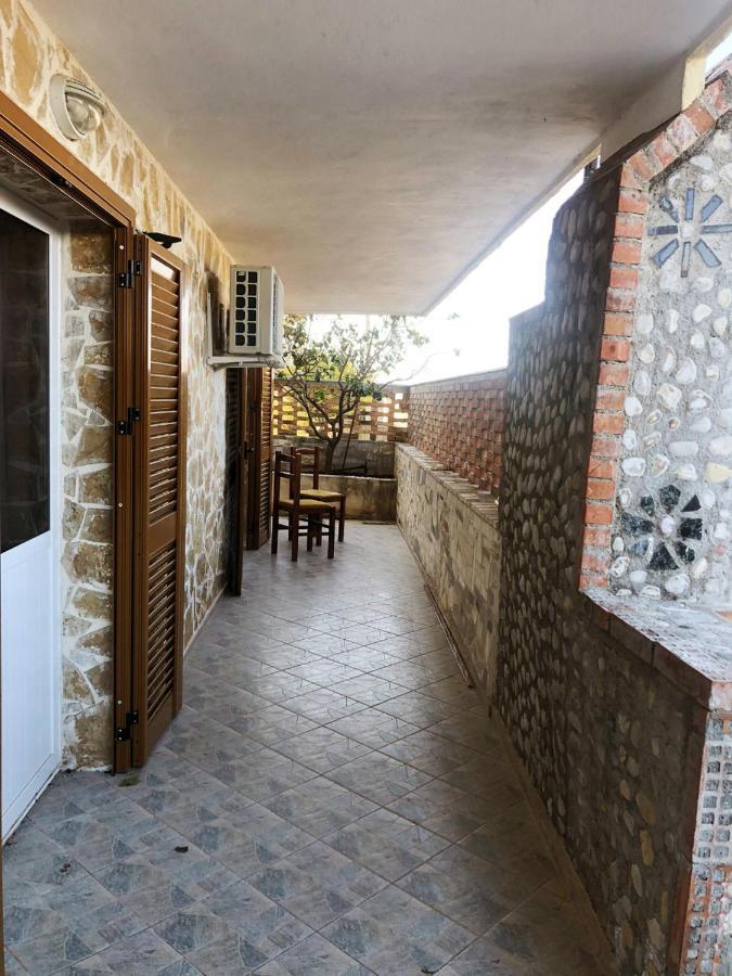 The Sunset Villa Leven فلورا المظهر الخارجي الصورة